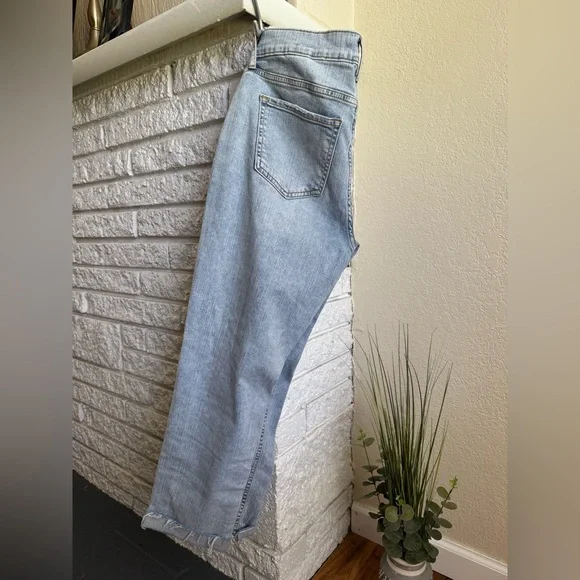 EUC Banana Republic Women’s ‘Girlfriend’ Light Wash Jeans 0/25 - Picture 4 of 10